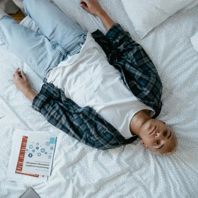 Person searching for accommodation in Brussels on a laptop