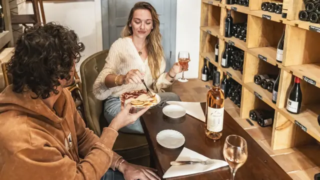 dégustation dans une épicerie de terroir à Bonifacio