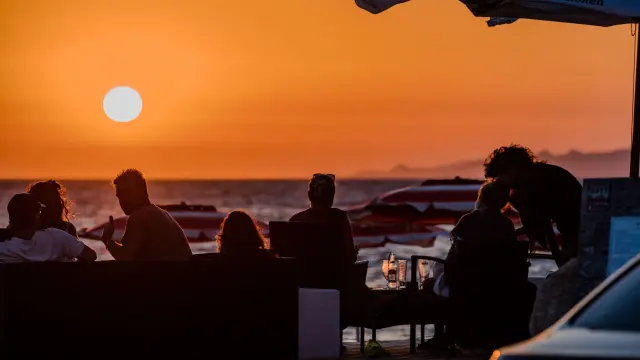 Apéro Sunset Plage Tonnara Amis Bonifacio
