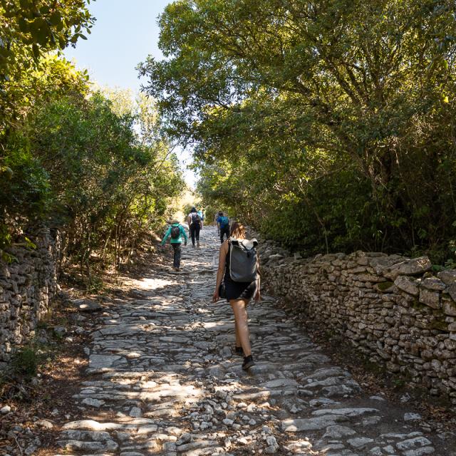 Marcheurs Sentier Strada Vecia Bonifacio