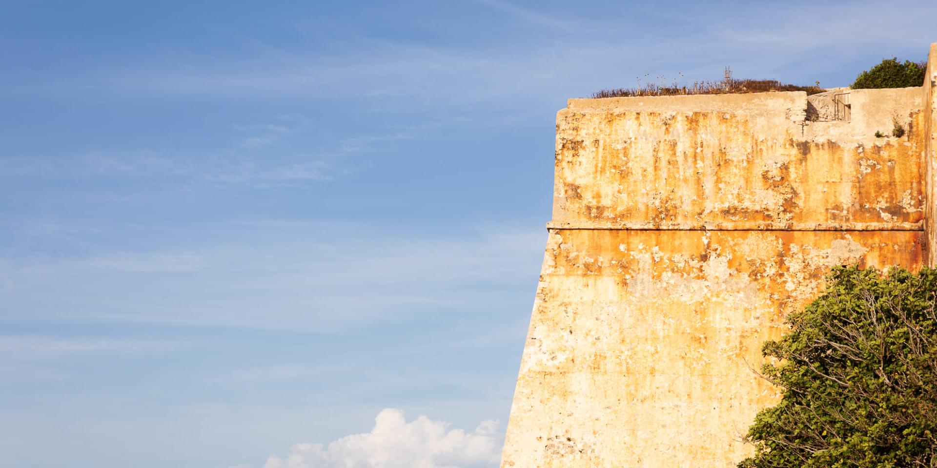 Bastion Etendard Facade Ciel Bonifacio