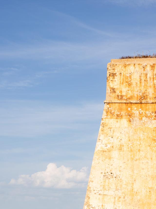 Focus sur la façade du Bastion de l'Etendard à Bonifacio