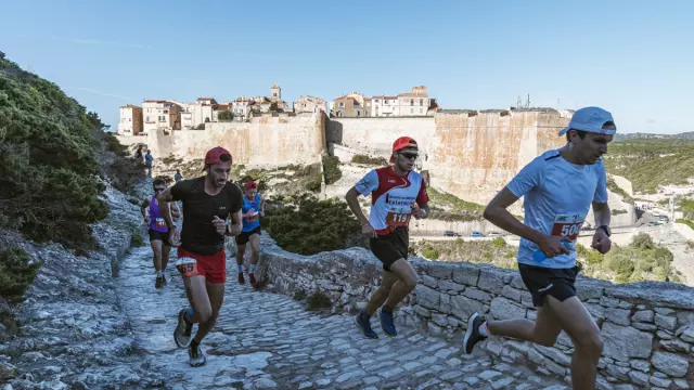 Coureurs Montee Campu Rumanilu Trail Bonifacio