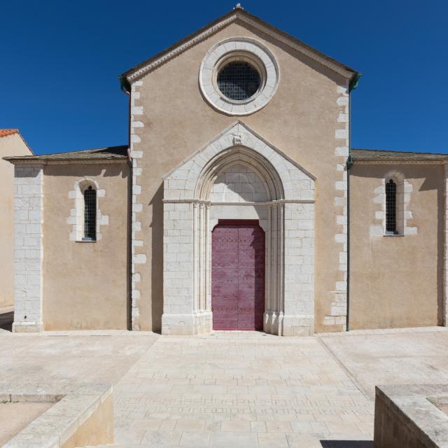 Eglise Saint Dominique Vue Exterieure Bonifacio