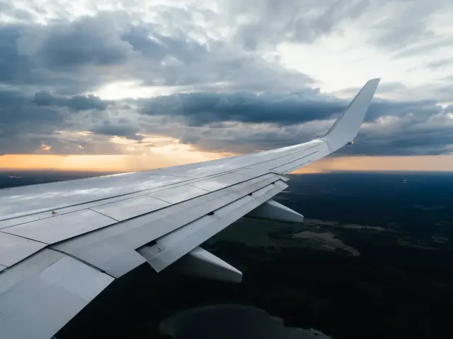 Vue Aile Avion Dessertes Aeriennes Bonifacio Freepik