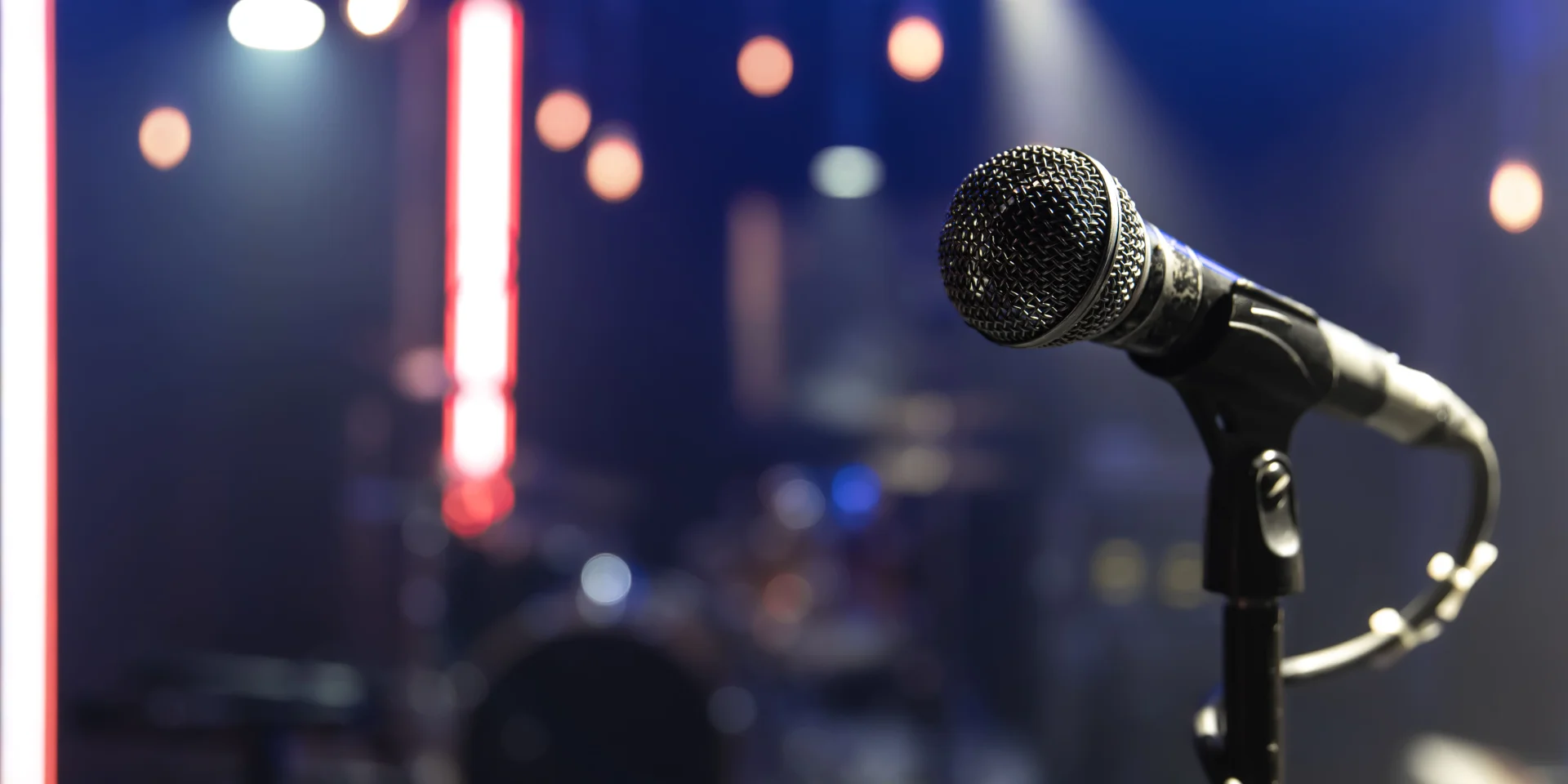 Gros Plan Microphone Scene Concert Bel Eclairage