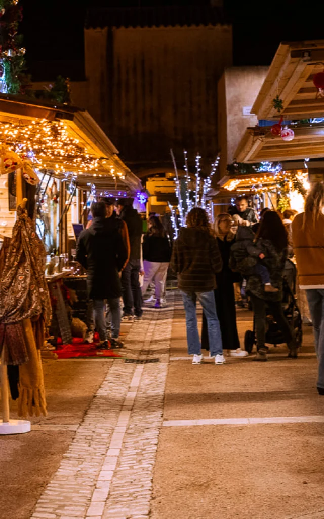 Allee Chalets Natali In Bunifazziu Marche Noel Bonifacio