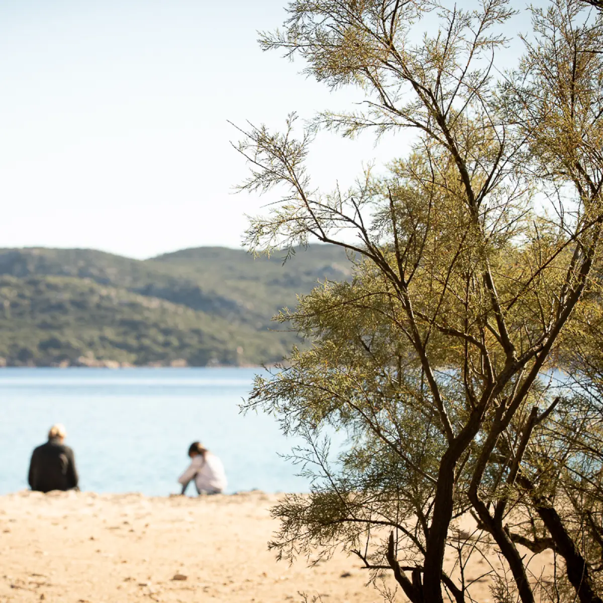 Mere Fille Contemplation Plage Arriere Plan Bonifacio