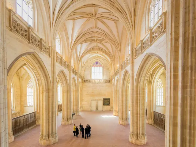 Eglise du Monastère Royal De Brou et ses visiteurs