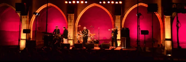 A La Folie Pas Du Tout