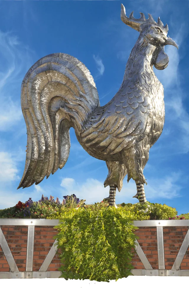 Poulet de Bresse - La sculpture de coq géant en métal située à Montenay-Montlin dans l'Ain.