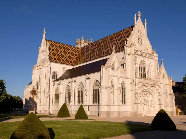 Vue de profil du Monastère Royal De Brou