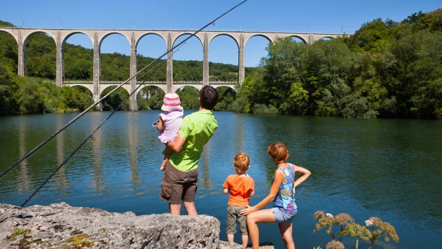 Pic-nique aux bords de l'Ain (Jarbonnet) et promenade vers Viaduc de Cize-Bolozon, Ain.