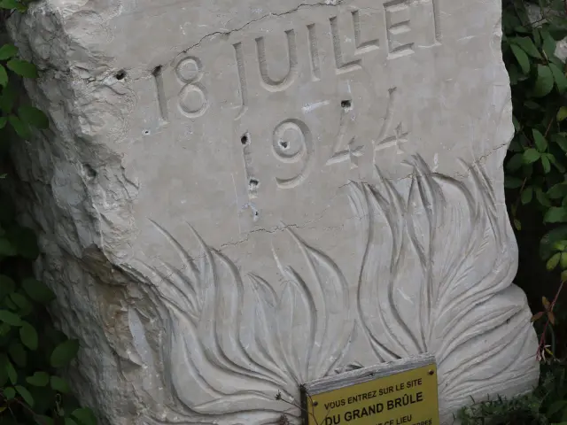 Zoom sur le Mémorial du Grand Brûle
