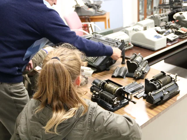 Machines à écrire et démonstration