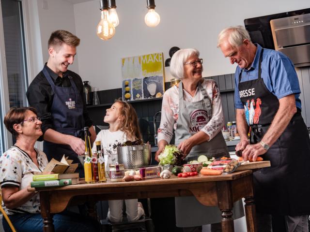 Gastronomie et cours de cuisine en Bresse en famille - Office de tourisme - Bourg-en-Bresse destinations