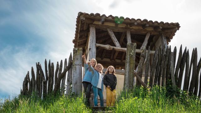 Enfants dans une Poype
