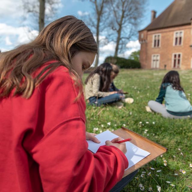 Enfants dessinent