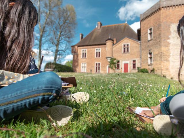 Enfants dessinent