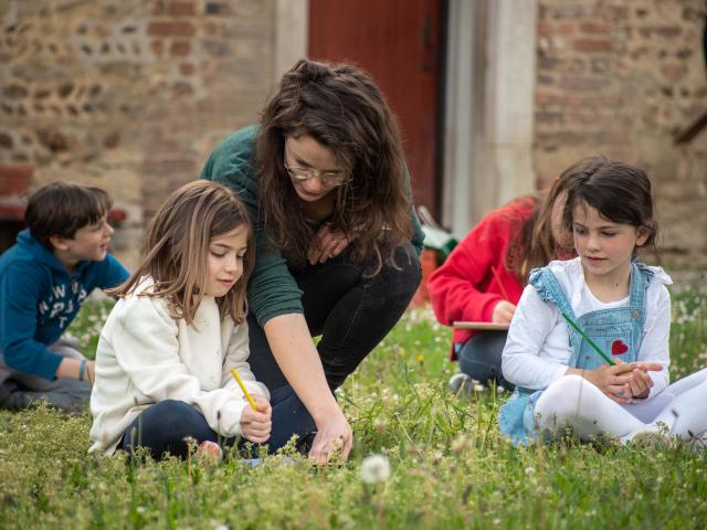 Enfants dessinent