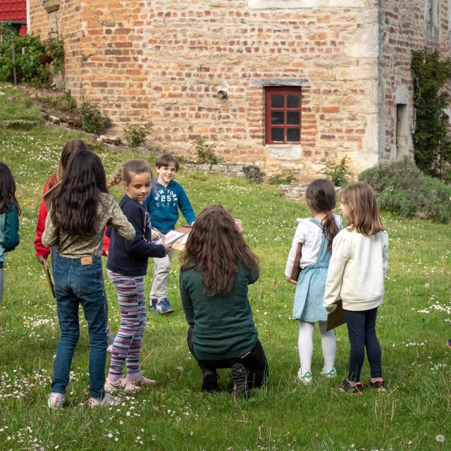 Enfants dessinent