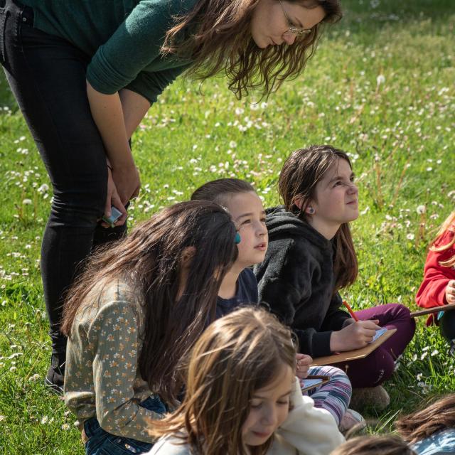 Enfants dessinent