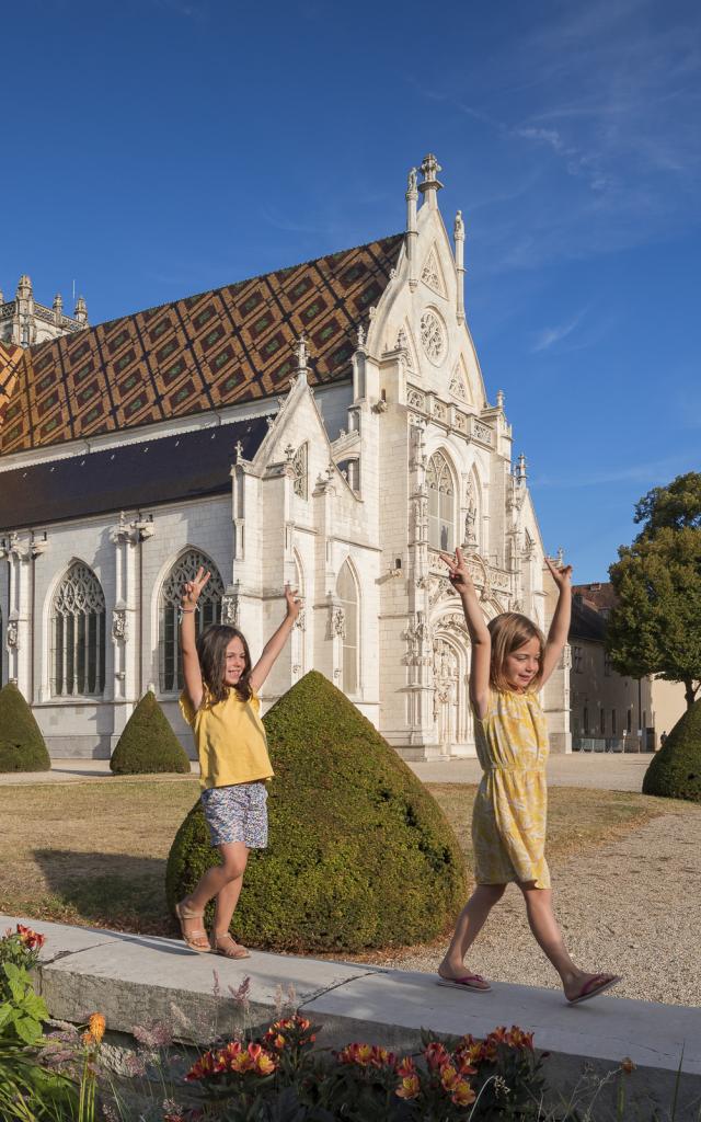 Destination idéale avec vos enfants : visitez en famille le monastère Royal de Brou à Bourg-en-Bresse. Informations auprès de l’Office de Tourisme Bourg-en-Bresse destinations