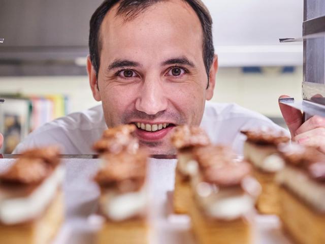 François Perret est un chef pâtisser élu meilleur pâtissier dans un restaurant en 2019.