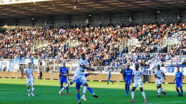20210917 J7 Chateauroux Corner équipe Supporters Tribune Beau Illustration©mtpx Studio