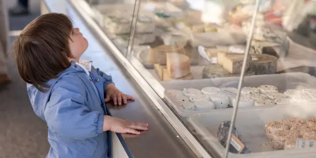 Marché hebdomadaire du village médiéval de Treffort, au pied des montagnes du Revermont à quelques kilomètres de Bourg-en-Bresse. Retrouverez une sélection de produits locaux