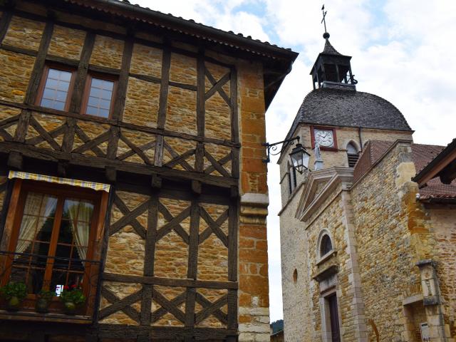 Village de Meillonnas au pied des montagnes du Revermont à quelques kilomètres de Bourg-en-Bresse. Village de faïences au patrimoine exceptionnel