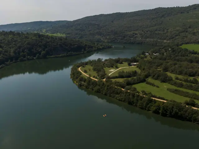 Ile Chambod balade paddle lors d'un week-end dans les gorges de l'Ain et les montagnes du Revermont