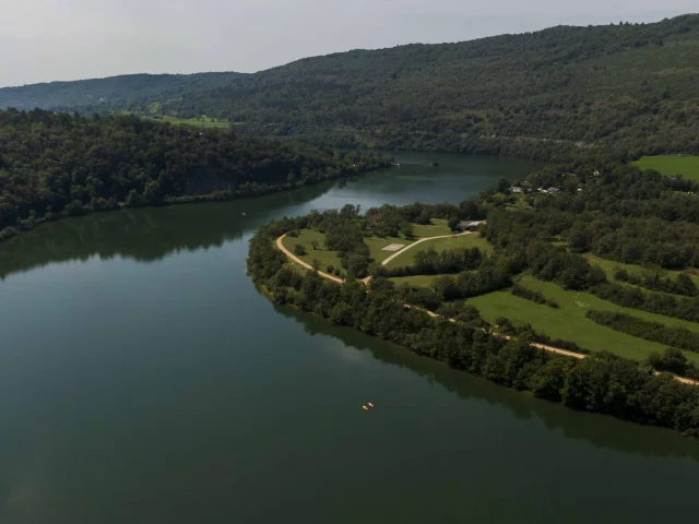 Ile Chambod balade paddle lors d'un week-end dans les gorges de l'Ain et les montagnes du Revermont