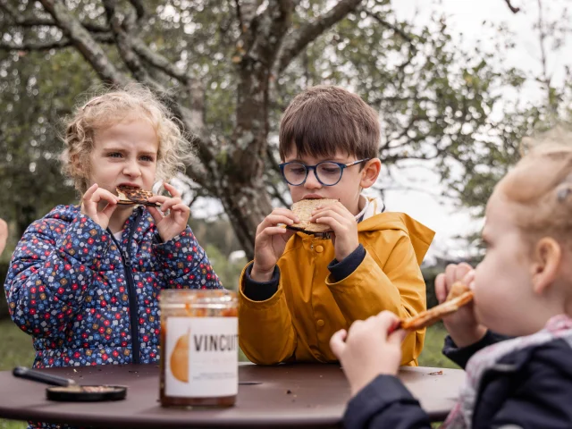 Fete Du Vincuit Ferme De La Foret Courtesmorgane Monneret 63