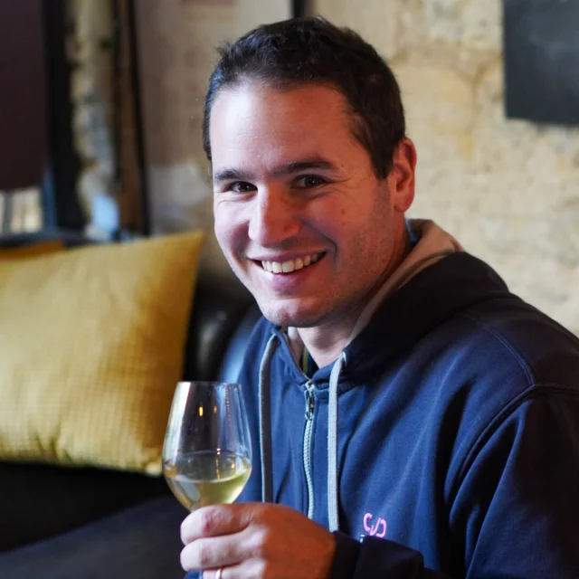 Pierre Louis viticulteur AOC vins du Bugey installé à La Cuverie de Revonnas