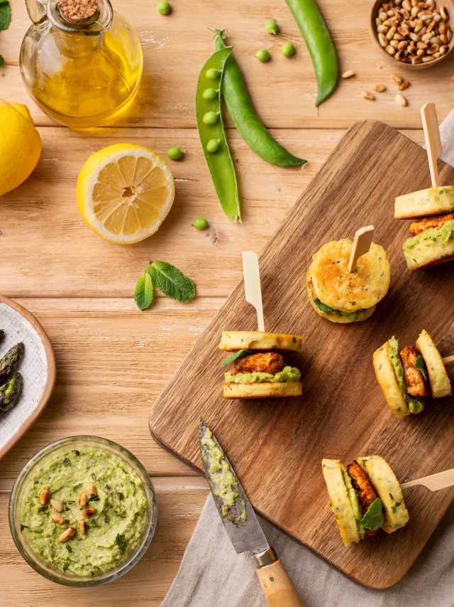 Recette de brochettes de quenelle volaille citron ciboulette épicés et pesto de petits pois à la menthe