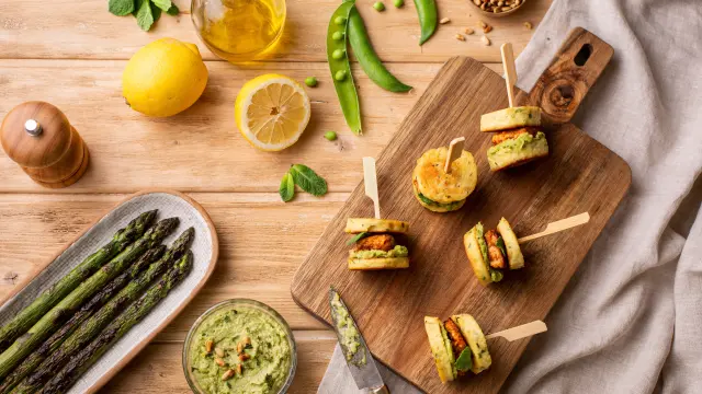 Recette de brochettes de quenelle volaille citron ciboulette épicés et pesto de petits pois à la menthe
