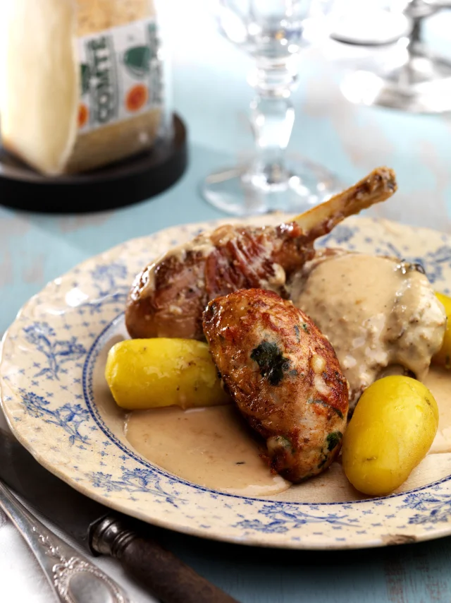 Volaille De Bresse A La Creme De Noix Et De Comte