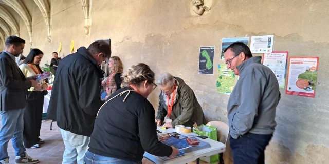 Stand bourse à la documentation Bourg-en-Bresse