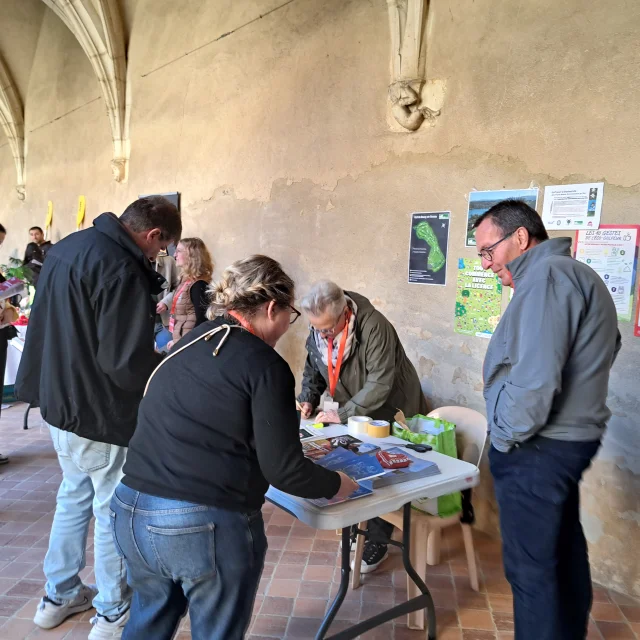 Stand bourse à la documentation Bourg-en-Bresse
