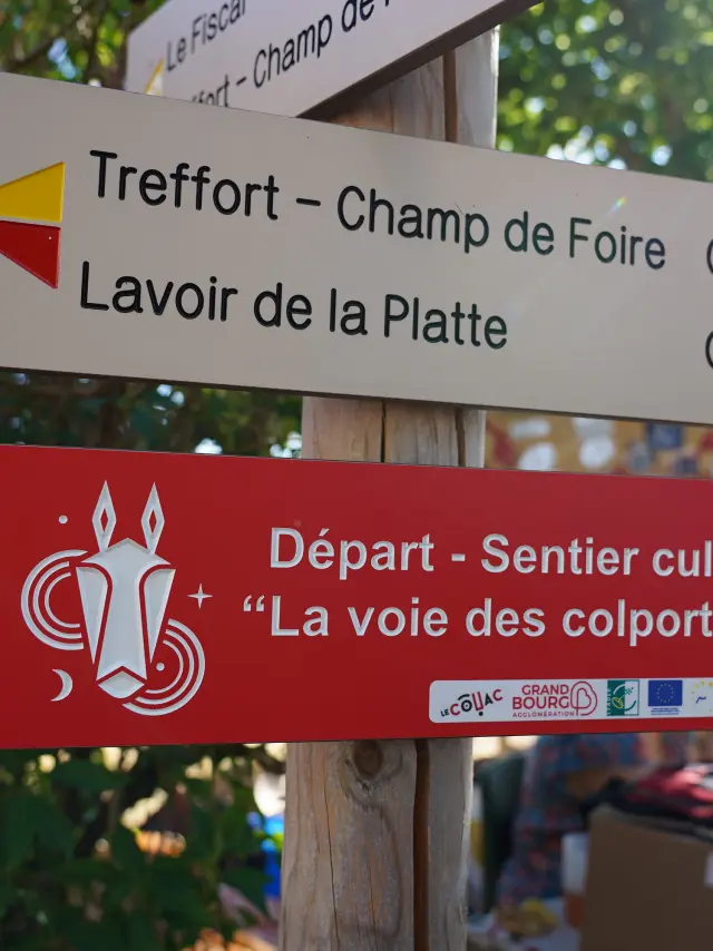 Le Sentier Culturel de la Voie des Colporteurs est un projet collectif dans le Revermont (Ain) qui mêle randonnée, art et réflexion sur le monde actuel. Il suit un parcours de 135 km inspiré du livre Le Revers du Monde, traversant 20 communes. Œuvres participatives et événements ponctuent ce chemin ouvert à tous.