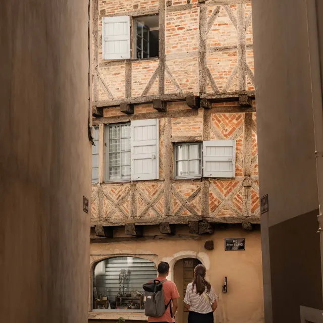 Visite des quartiers anciens à Bourg-en-Bresse - Rue Lalande - Maison médiévale à encorbellement