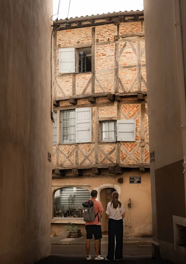 Visite des quartiers anciens à Bourg-en-Bresse - Rue Lalande - Maison médiévale à encorbellement