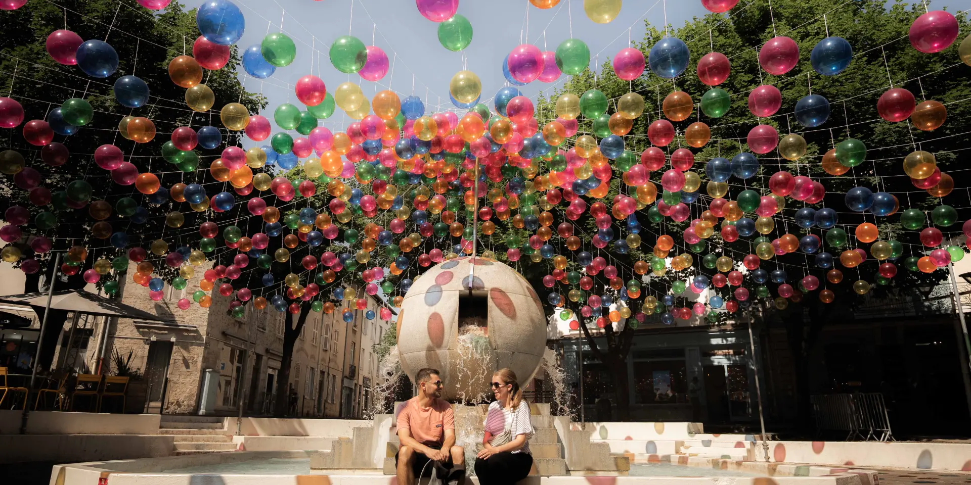 Place de la vizirette / Place Edgar Quinet à Bourg-en-Bresse en couple