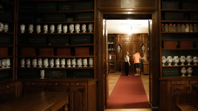 L'Officine et l'arrière boutique de l'Apothicairerie de Bourg-en-Bresse