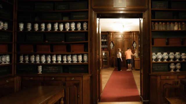 L'Officine et l'arrière boutique de l'Apothicairerie de Bourg-en-Bresse