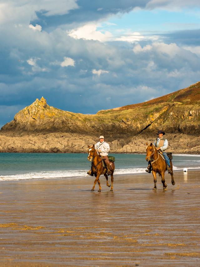 Horse riding at the Anse du Verger in Cancale
