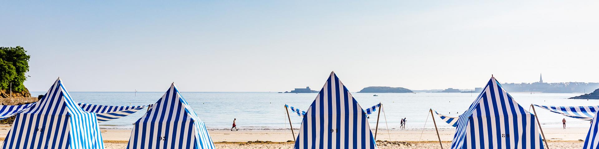 Beach huts at the Écluse beach in Dinard