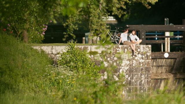 Moment de détente au canal d'Ille-et-Rance à Hédé-Bazouges