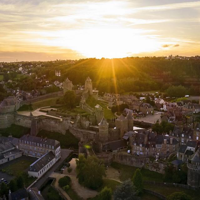Coucher de soleil sur la forteresse, Fougères